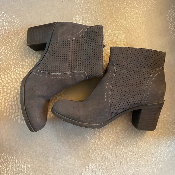 Arizona Jean Company Heeled Boots - Picture 5 of 7